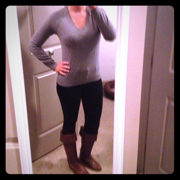 🚫SOLD🚫Gray Zara vneck sweater
