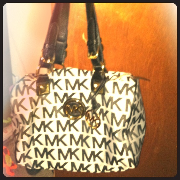 FINAL MARKDOWN 👏👏Michael Kors purse.
