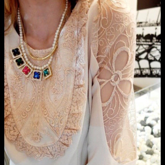 ❌SOLD❌🎀HOST PICK🎀New Lace Peplum Top - Picture 3 of 3