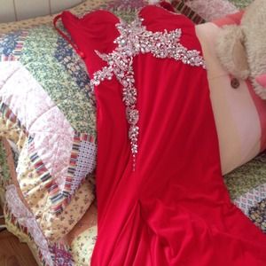 nice RED long gown 🎀!