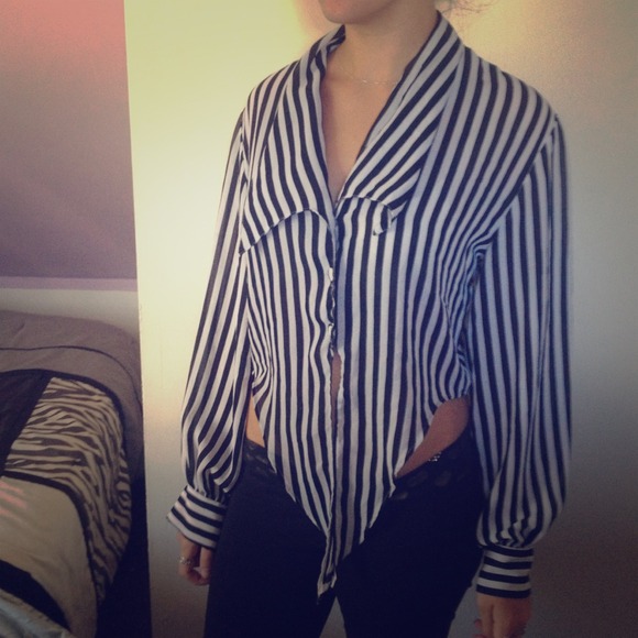 ✨Reduced✨Black and White Longsleeve Crop Top