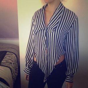 ✨Reduced✨Black and White Longsleeve Crop Top