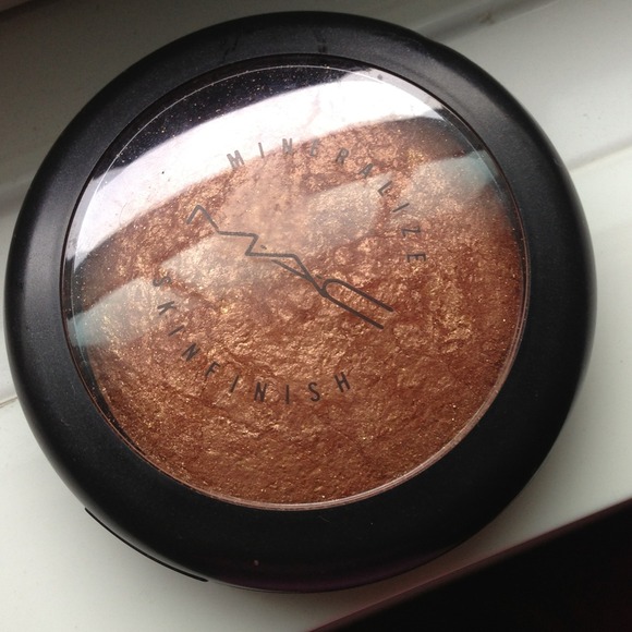 ❌❌Mac mineralized skinfinish in Gold Deposit❌❌SOLD - Picture 2 of 3