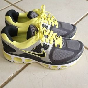 Nearly new pair of Nike flywire shoes!