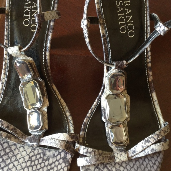 Adorable! Reptile skin ankle strap sandal - Picture 4 of 4