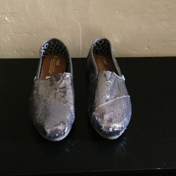 🌟Keeping! 🌟TOMS (Sequin) NWT🌟 🚩NO TRADES