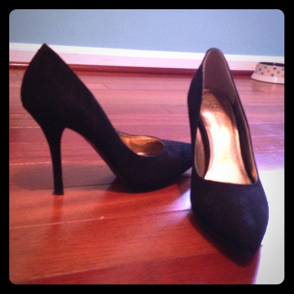 BCBG  pumps ****SoLD****