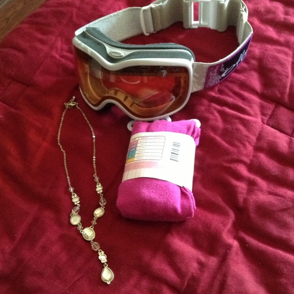 BUNDLE 3 items Oakleys,tights,necklace