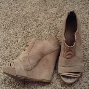 Aldo Wedges