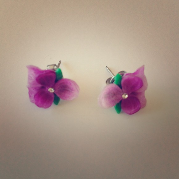 SOLD - Anthropologie flower earrings