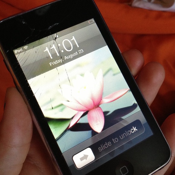 iPod touch - Picture 2 of 2