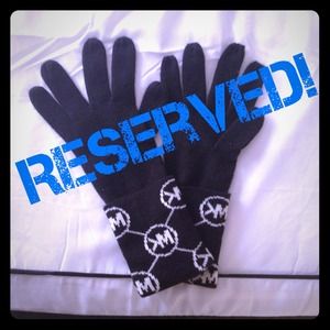 Michael Kors Knit Logo Gloves