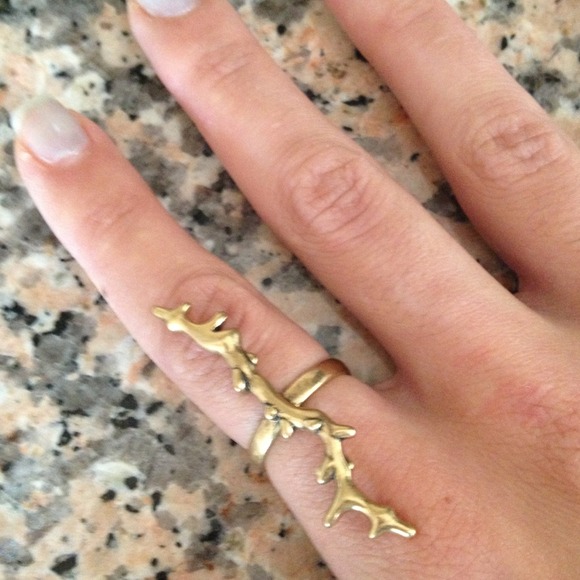 🚫SOLD in BUNDLE🚫Lucky brand gold tone coral ring