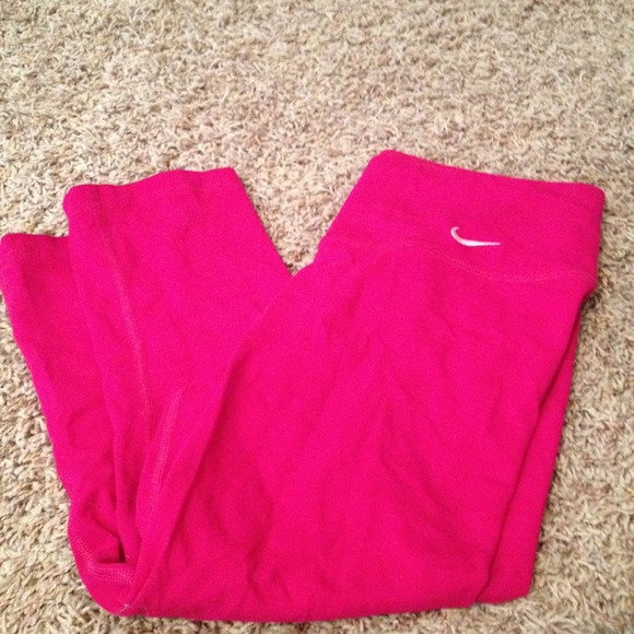 Dark pink Nike work out capris