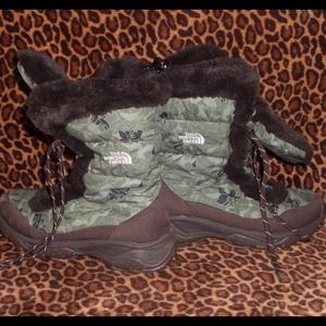 THE NORTH FACE GREEN/BROWN BOOTS SIZE 5