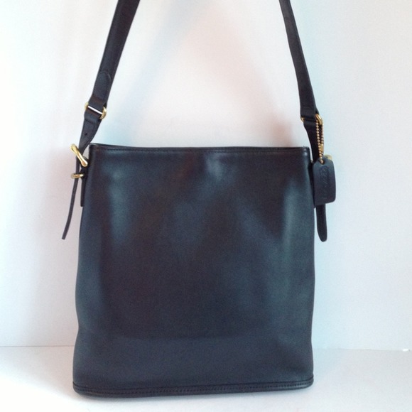 🌀SOLD🌀🎉HOST PICK🎉Navy Coach Equestrian Bucket - Picture 2 of 4