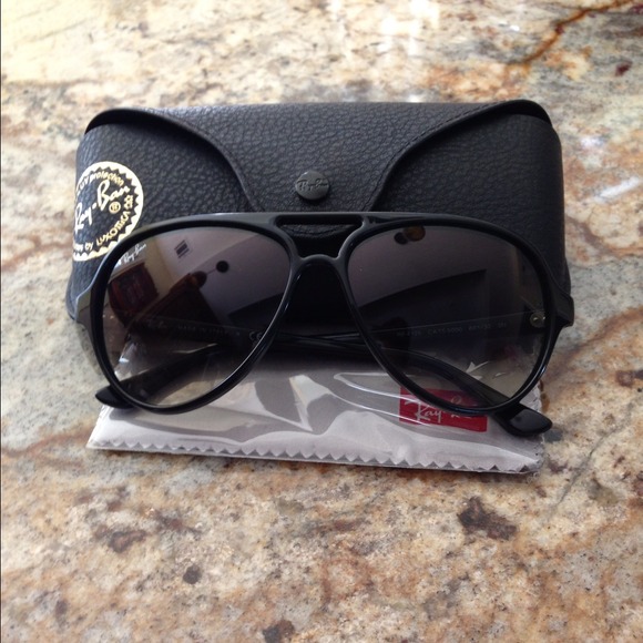 ⚠Sold🚧Authentic Ray-Ban Cat5000