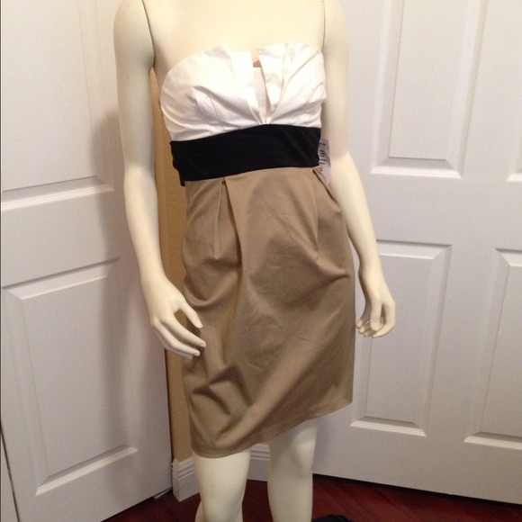 ✨💛Host Pick 💛✨👗NEW Strapless White/ Beige Dress