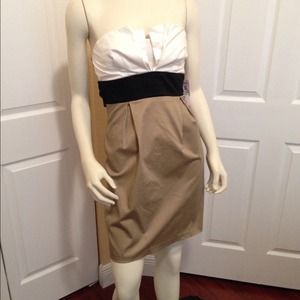 ✨💛Host Pick 💛✨👗NEW Strapless White/ Beige Dress