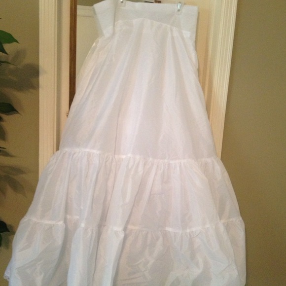 A line crinoline slip. Sz 14. Like new
