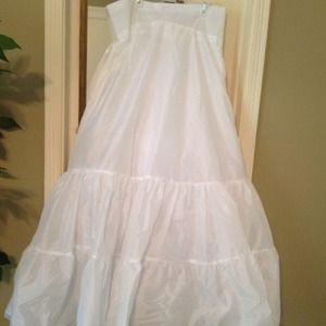 A line crinoline slip. Sz 14. Like new