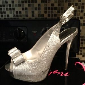 Heels by Allure: Night Moves