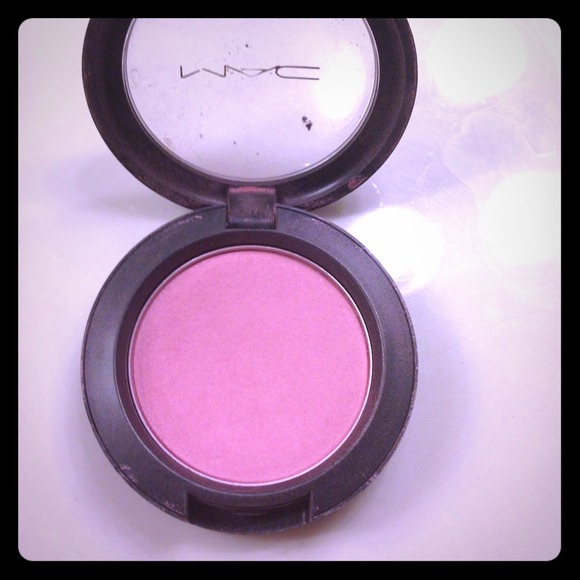 ❌SOLD❌. MAC well dressed blush