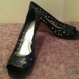 Black and brown open-toed wedges