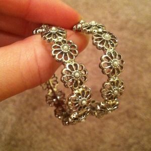 Flower hoop earrings