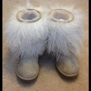 Super  💯Authentic UGG SAND SHEEPSKIN CUFF BOOTS!
