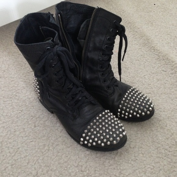 Steve Madden boots  🎀🎀 reserved 🎀🎀