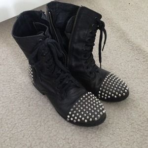 Steve Madden boots  🎀🎀 reserved 🎀🎀