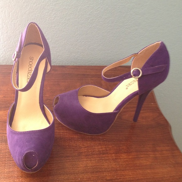 Purple suede Shoedazzle pumps!