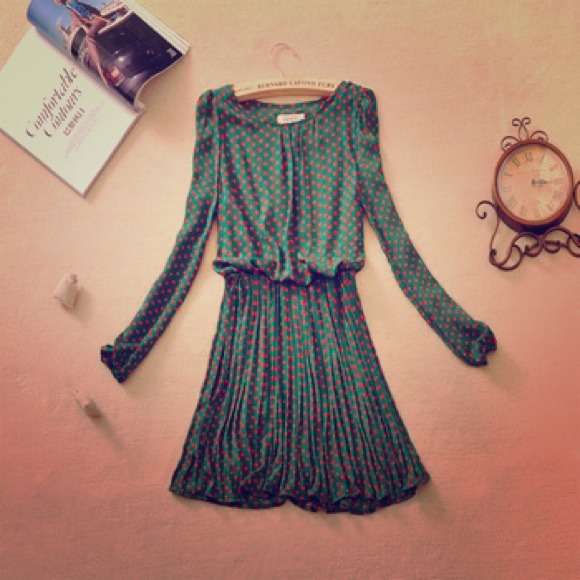 Chiffon pleated polka dot long sleeve dress