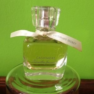 Vicky's cashmere vanilla jasmine 🎀