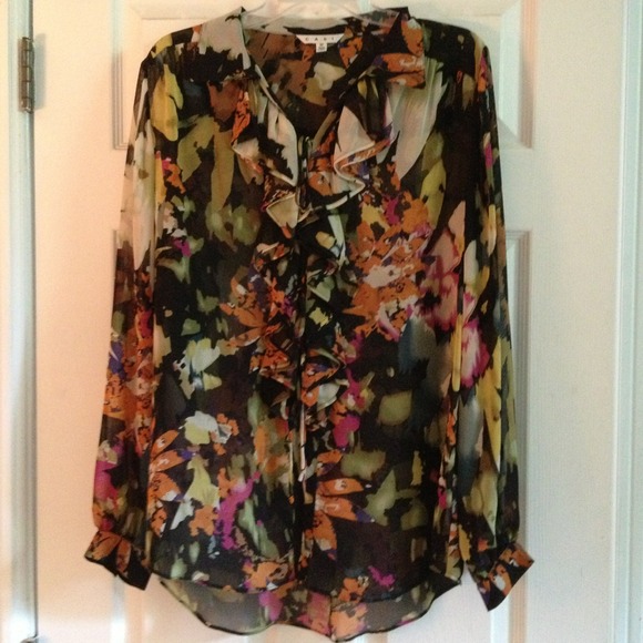 ❌Sold❌. CAbi Cascade Blouse