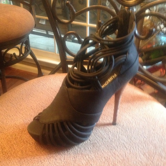 fahrenheit Shoes - Blk sexy heels NEW