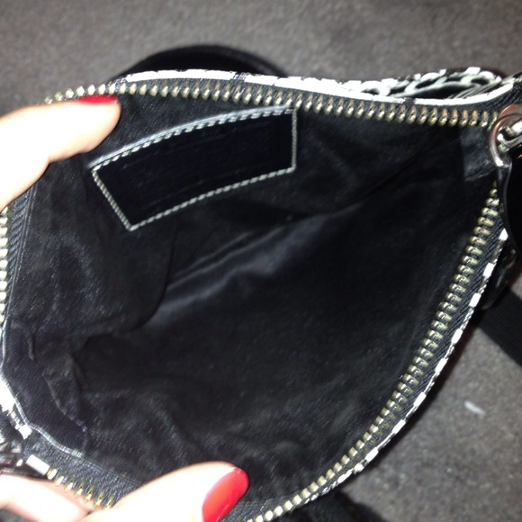 🎉Reduced🎉 Authentic Coach cross body bag👌🐼 - Picture 3 of 3