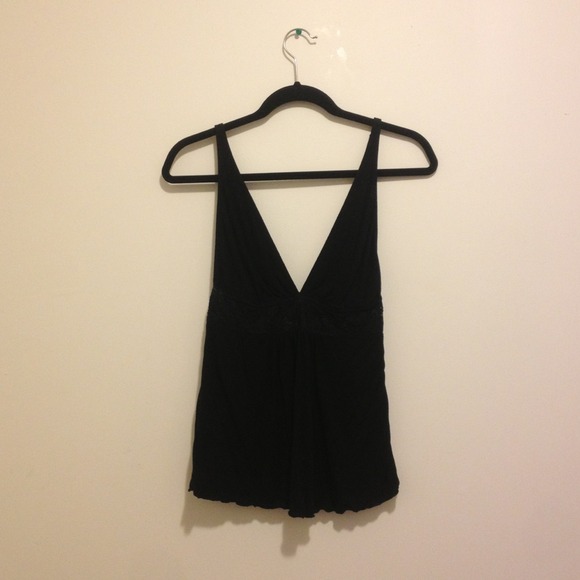 ⬇REDUCED⬇ Guess Black Lace Tank Top - Picture 1 of 4