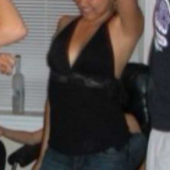 ⬇REDUCED⬇ Guess Black Lace Tank Top - Picture 4 of 4