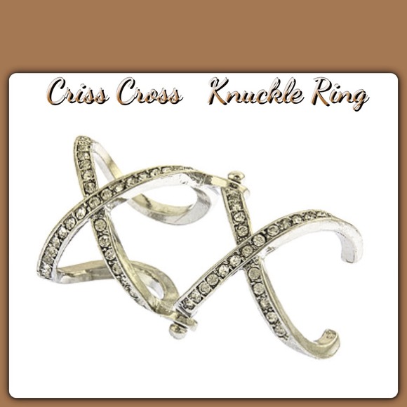 Hold! @miss523🔴Bold Criss Cross Knuckle Ring