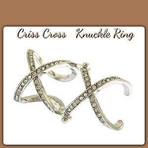 Hold! @miss523🔴Bold Criss Cross Knuckle Ring