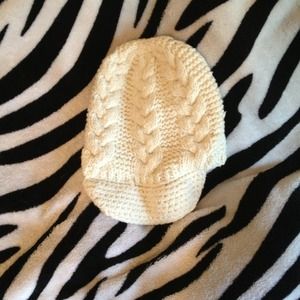 Cream colored beanie, never wore it