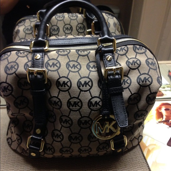 MK black & beige Bedford