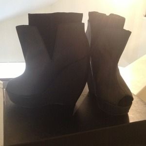 on HOLD❤️❤️Bootie Boots (Joe's) leather brand new