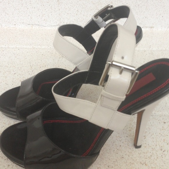 Classic Bone/Black Stiletto