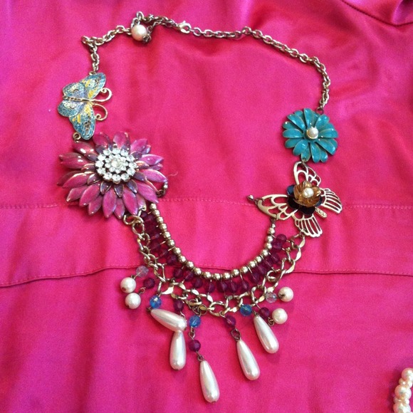 🔴🔴🔴🔴Necklace from Dillard's SOLD