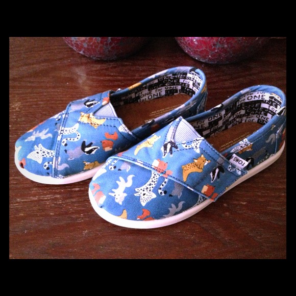 Tiny TOMS boys