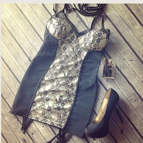 Black & cream lace chemise
