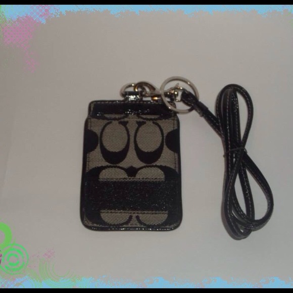✨ COACH BLACK SIGNATURE C LANYARD ✨